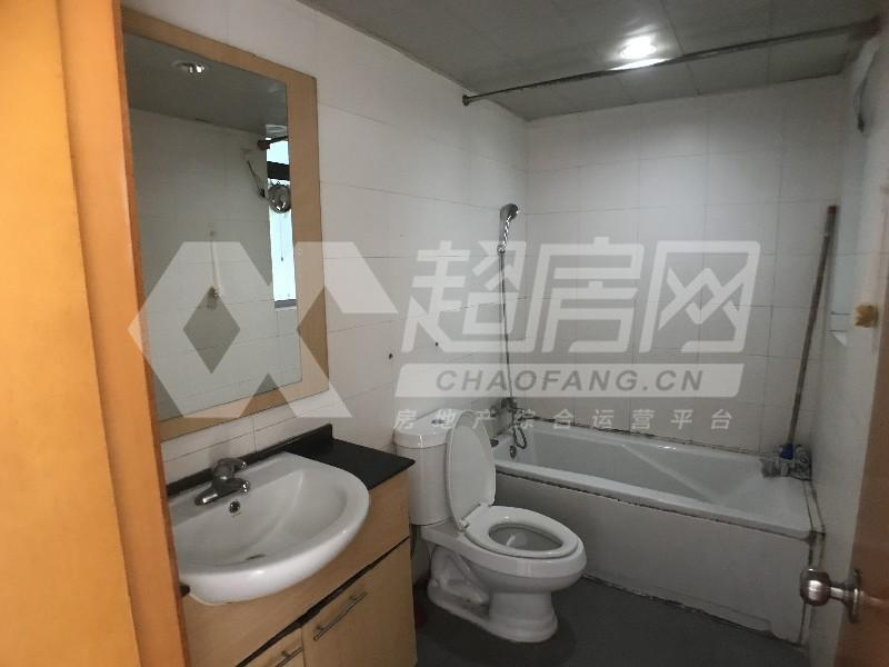 嘉仑台出租房厨房及卫生间