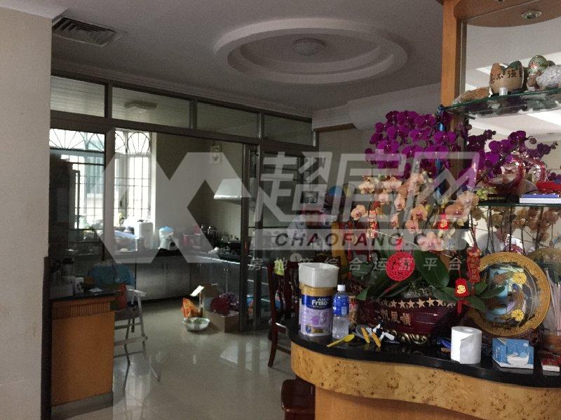 近良居委会二手房客厅