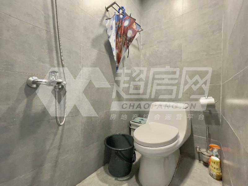 嘉信帝苑二手房厨房及卫生间