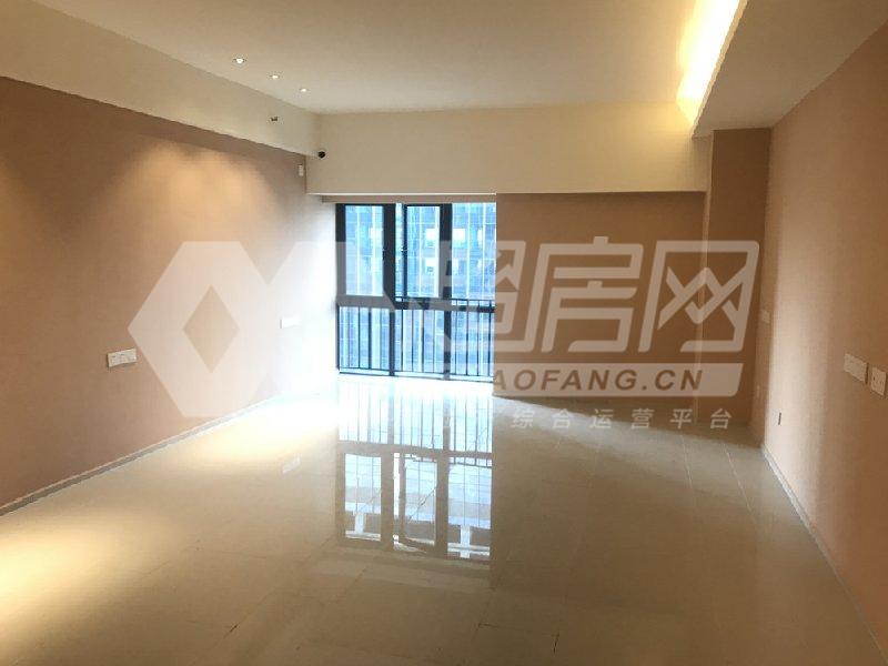 保利中辰大厦二手房客厅