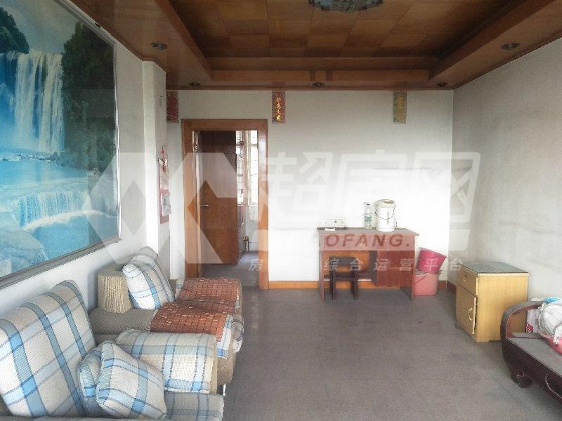 顺糖小区二手房客厅