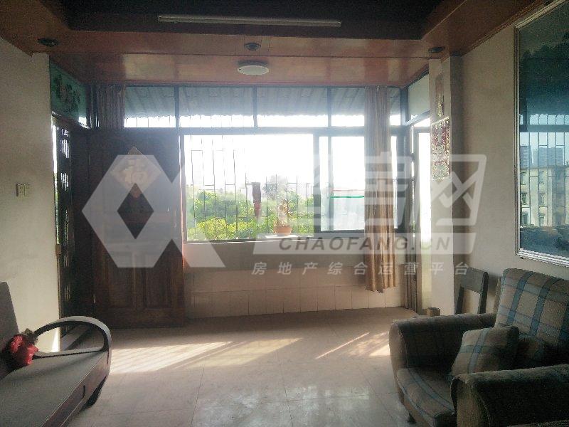 顺糖小区二手房客厅