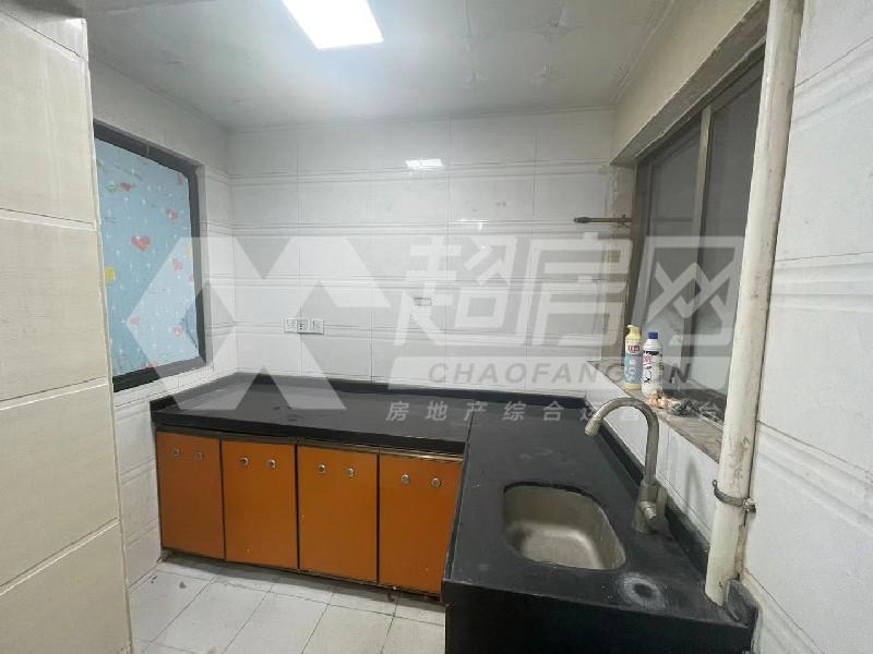 华美达广场出租房厨房及卫生间