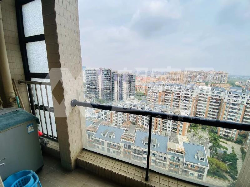 明日华府二手房阳台