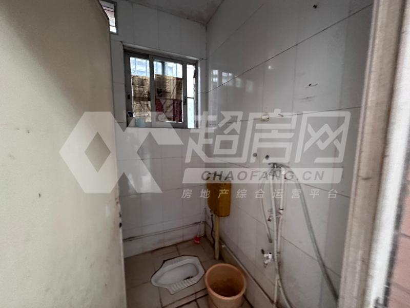 古鉴村委会二手房厨房及卫生间
