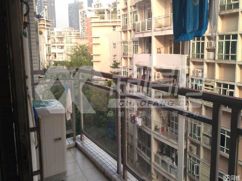 宝翠花园二手房客厅