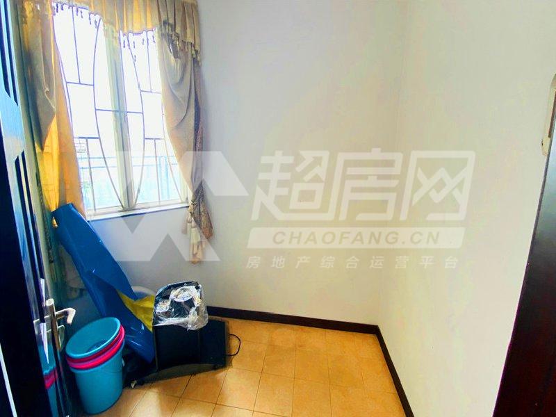 新基星河名居二手房卧室