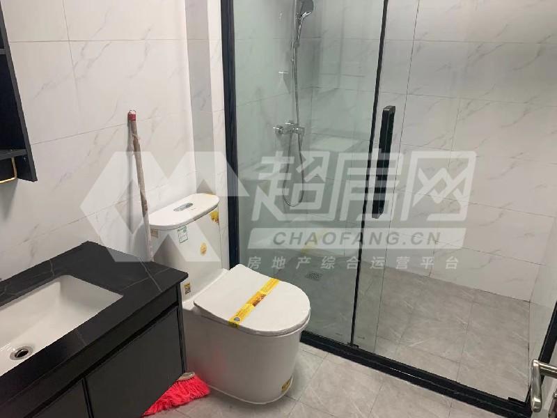嘉仑台出租房厨房及卫生间