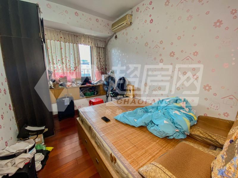 赏峰名邸二手房卧室