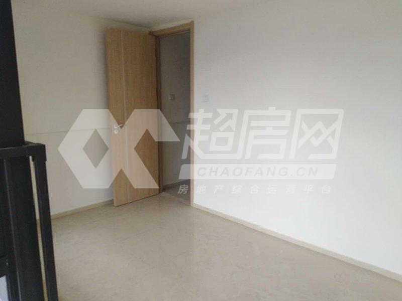 绿地中心（商住楼）二手房卧室