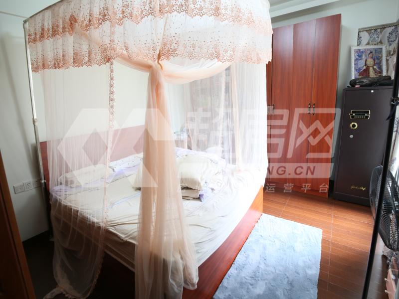 西山上筑二手房卧室