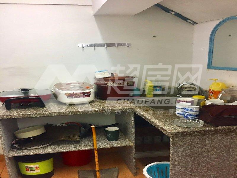 桂畔怡景湾出租房厨房及卫生间