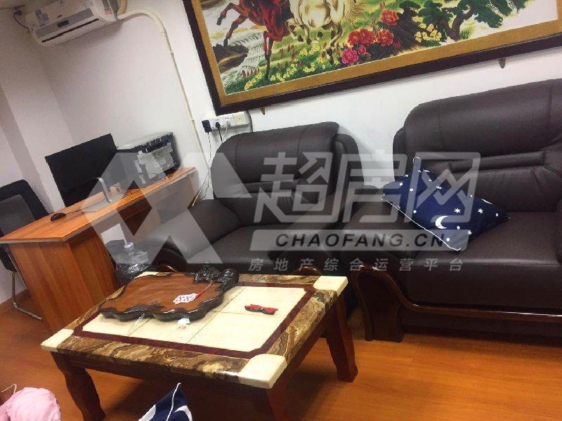 桂畔怡景湾二手房客厅