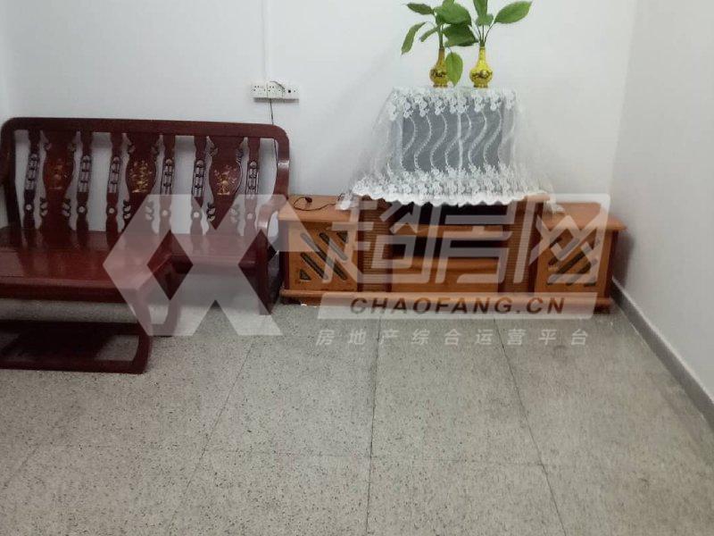 华发大厦二手房客厅