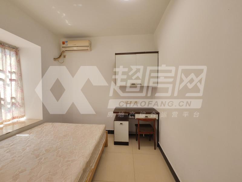 宝翠花园二手房卧室