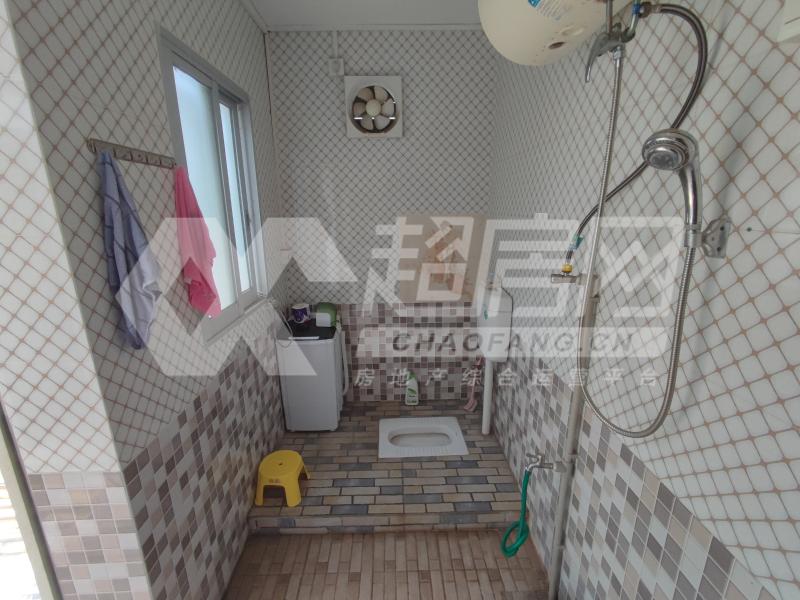 高坎路二手房厨房及卫生间