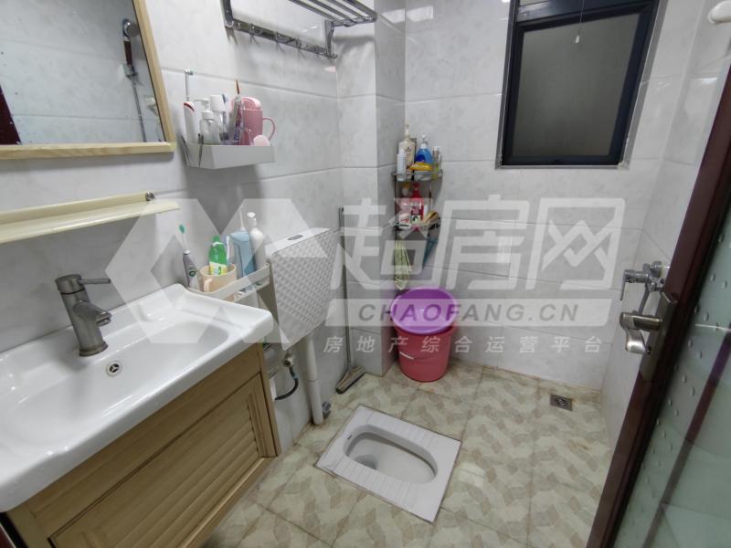 尚庭雅居二手房厨房及卫生间