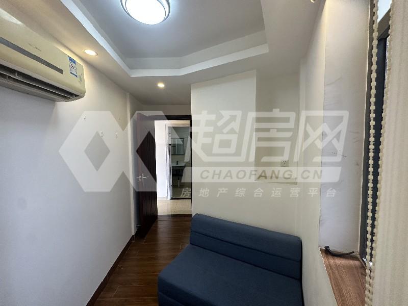 明日华府二手房书房