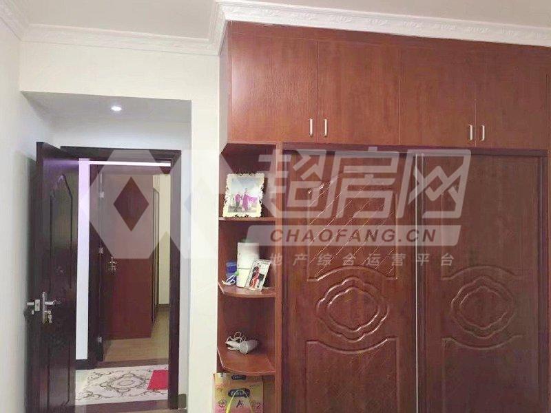 绿地尚品花园二手房卧室