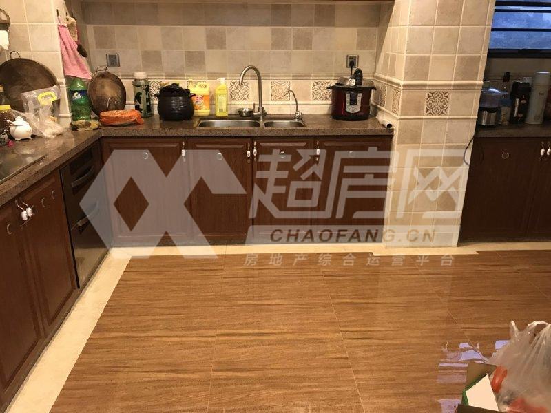 保利外滩一号二手房厨房及卫生间