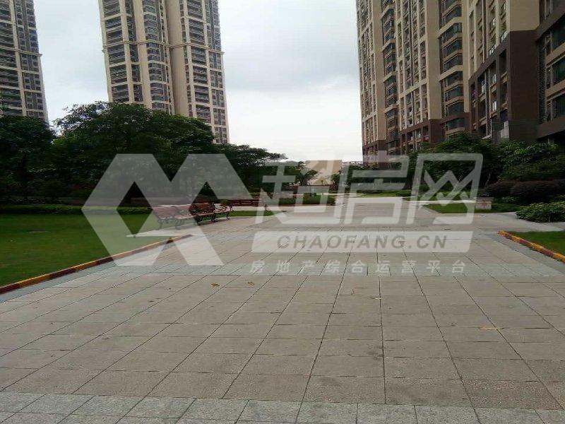 保利外滩一号二手房客厅