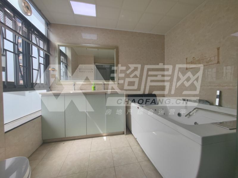 保利外滩一号出租房厨房及卫生间