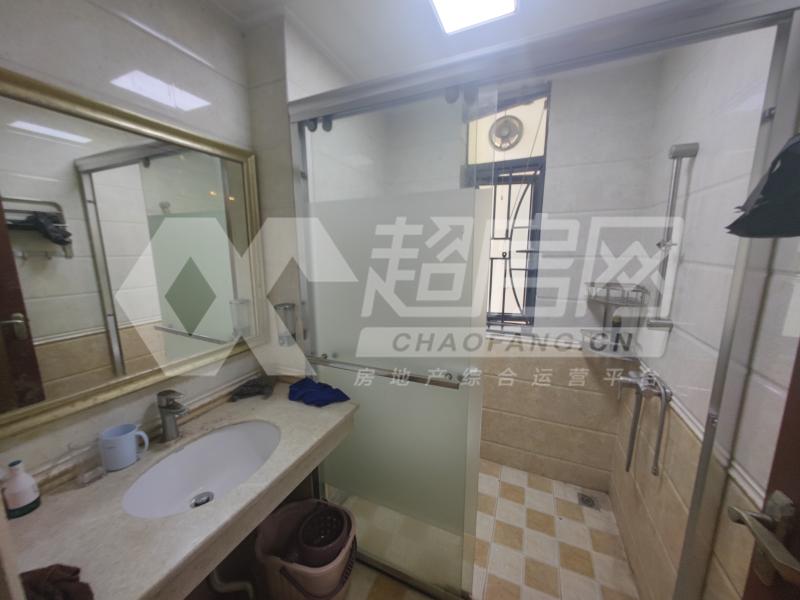 保利外滩一号出租房厨房及卫生间