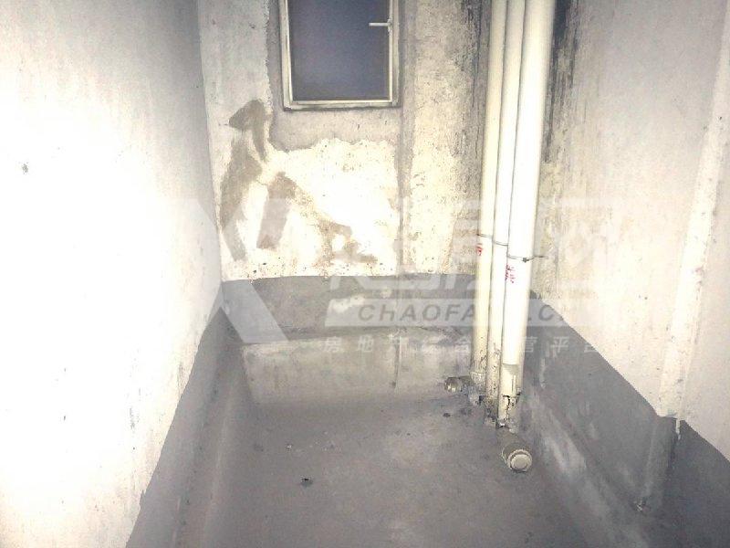 逸峻闲庭二手房厨房及卫生间