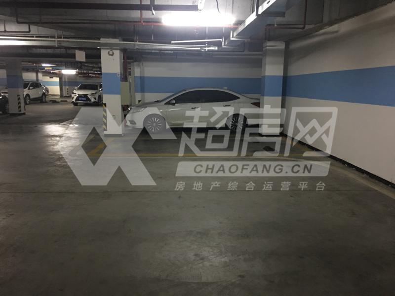 万科沁园出租房厨房及卫生间