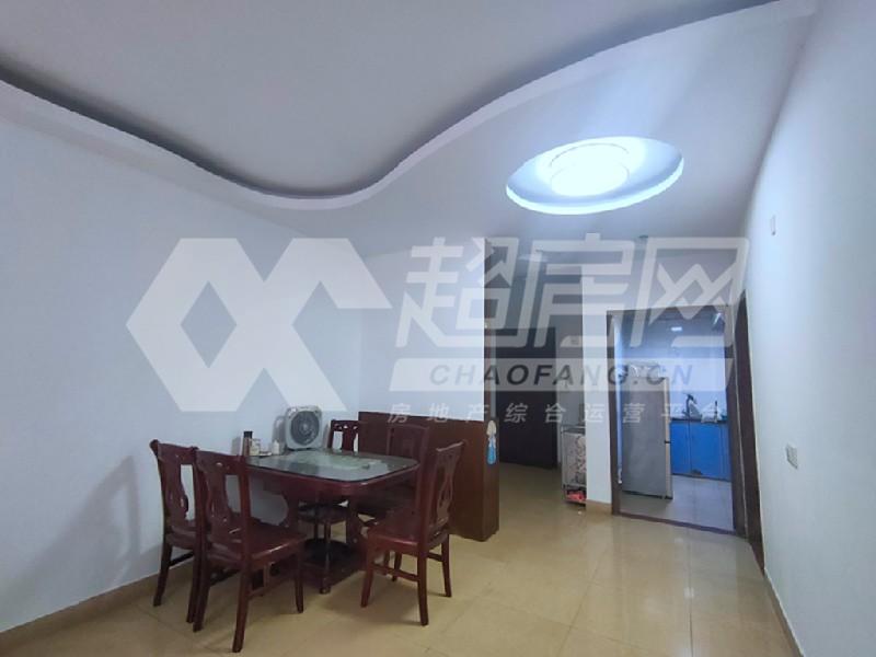 龙基豪庭二手房客厅