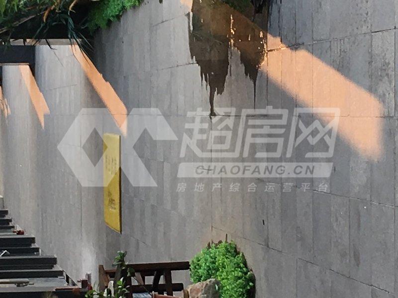 保利中汇花园二手房卧室