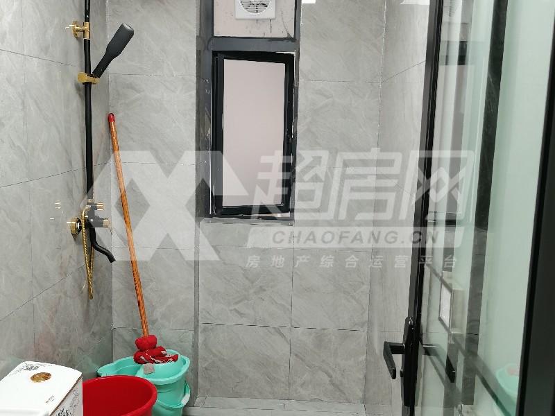 凯蓝滨江二手房厨房及卫生间