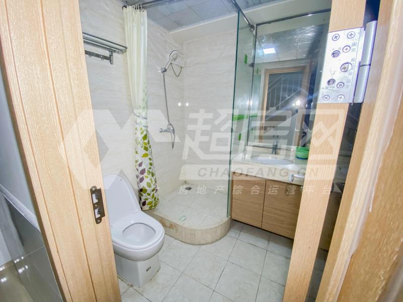 绿地中心（商住楼）二手房厨房及卫生间