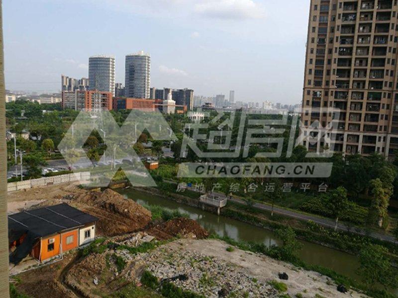 绿地中心（商住楼）二手房阳台