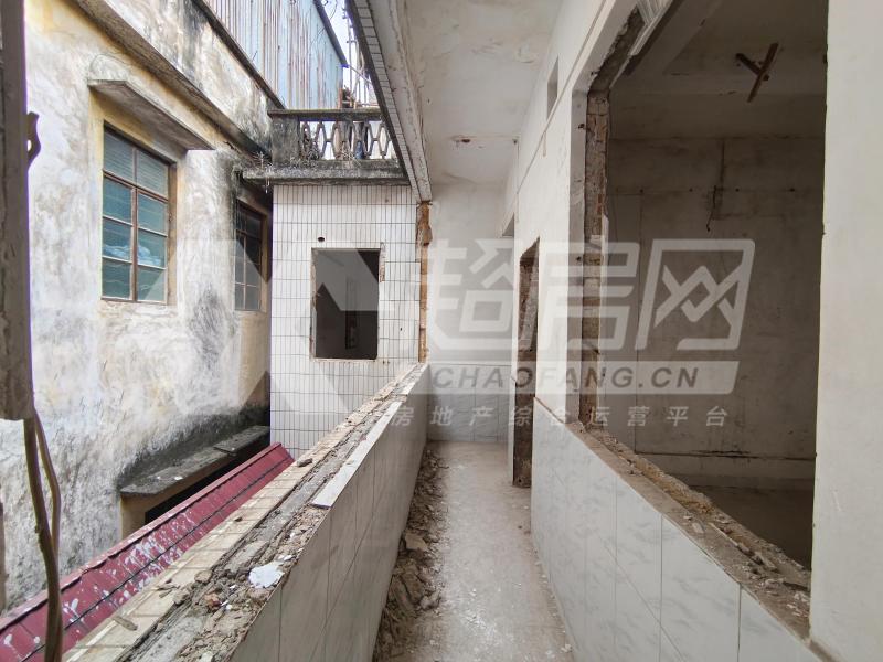 中区居委会二手房阳台