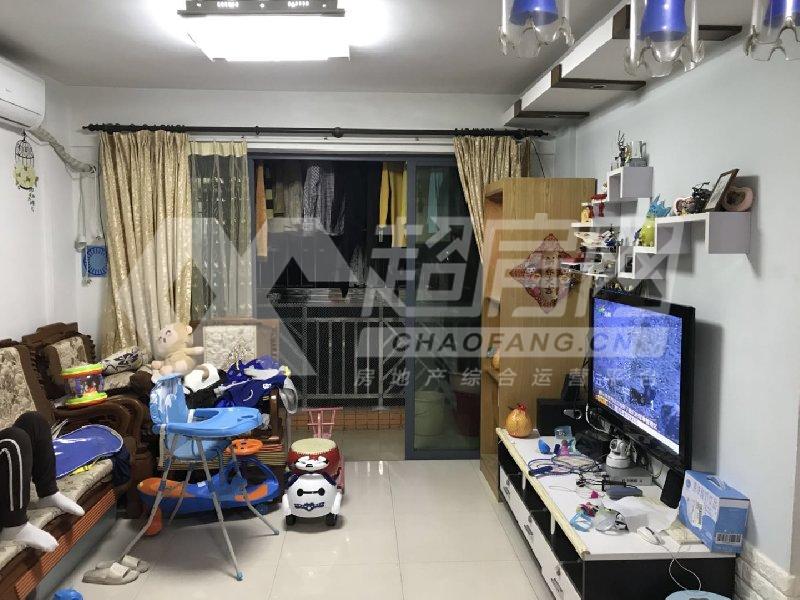 叠美居二手房客厅