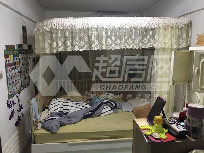 叠美居二手房卧室