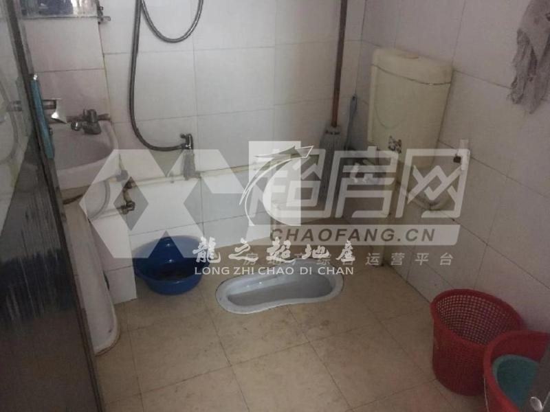 康明楼出租房厨房及卫生间