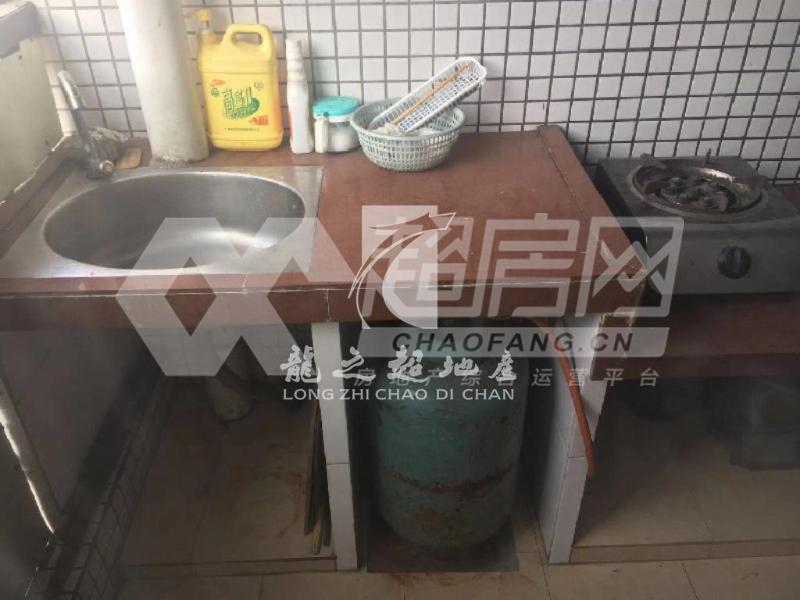 康明楼出租房厨房及卫生间