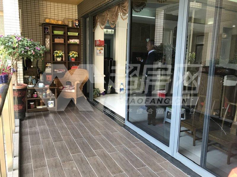 新境界二手房阳台