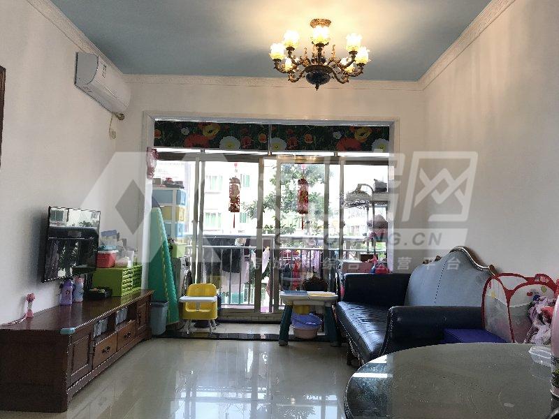 顺发楼二手房客厅