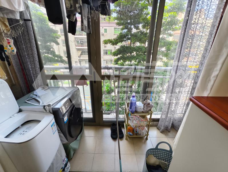 顺发楼二手房阳台