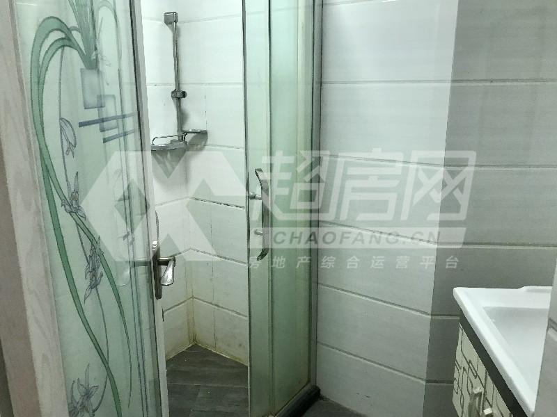 嘉兆台出租房厨房及卫生间