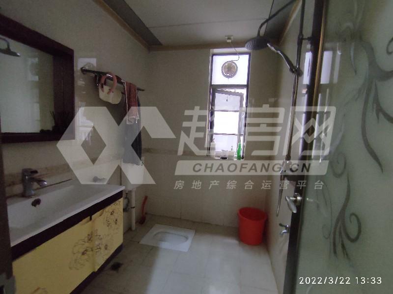 凯蓝名都二手房厨房及卫生间