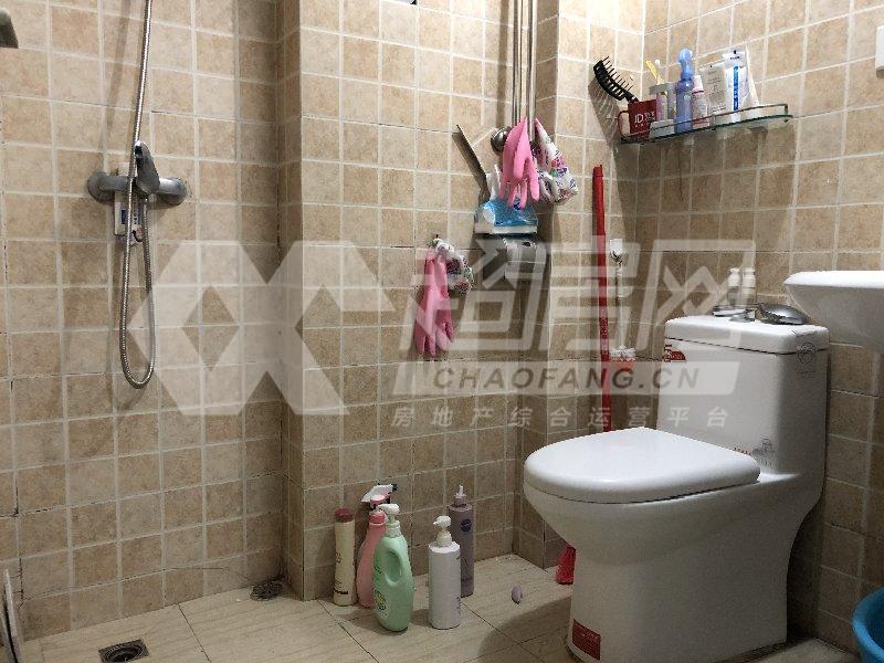 凯蓝名都出租房厨房及卫生间