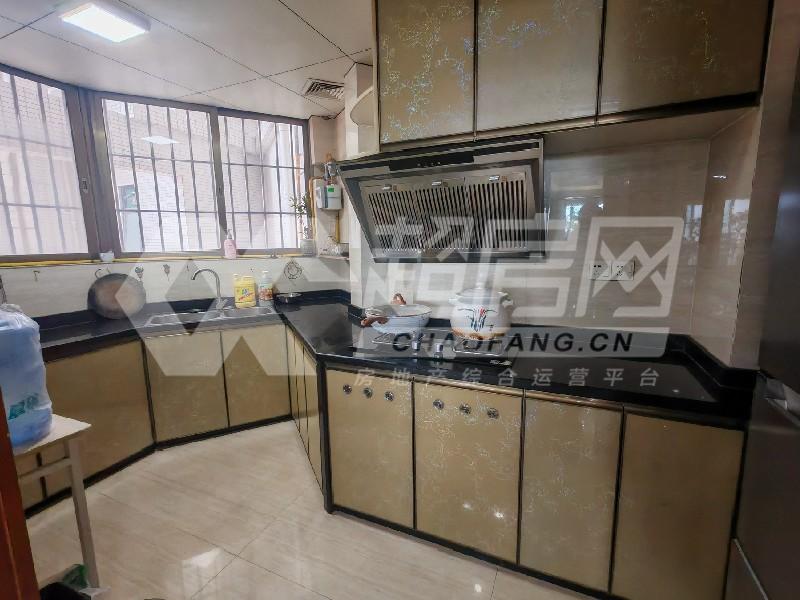 尚苑出租房厨房及卫生间