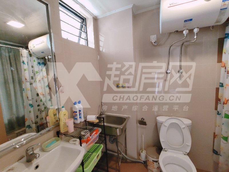 万科沁园二手房厨房及卫生间