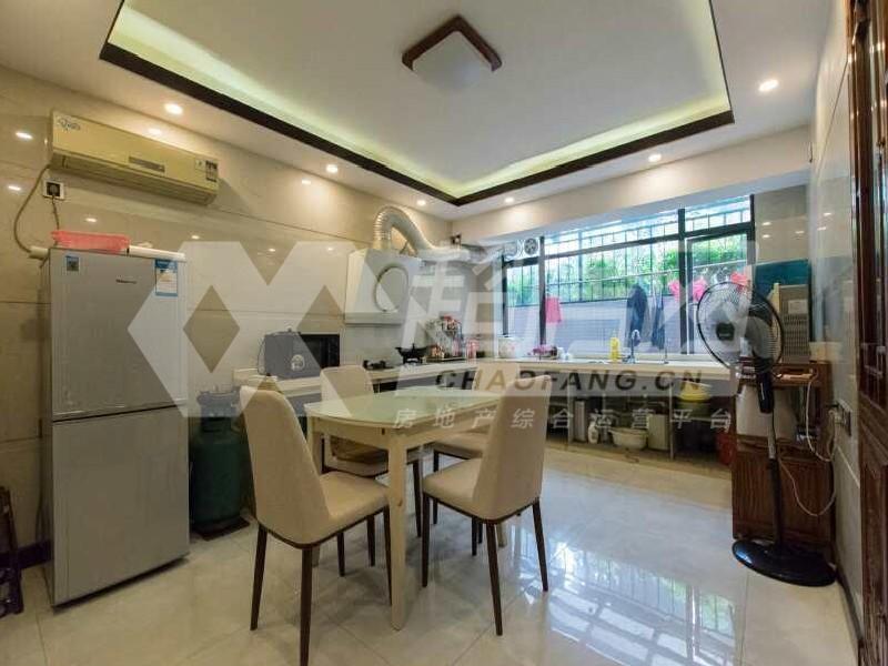 港隆花园二手房厨房及卫生间