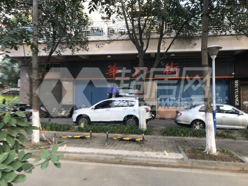 宝翠花园二手房客厅