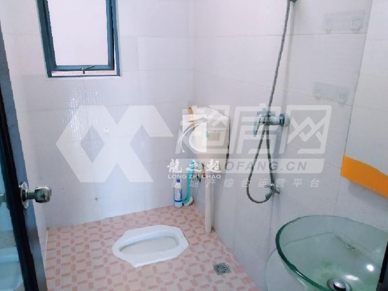 明日华府二手房厨房及卫生间